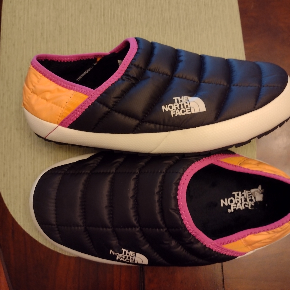 The North Face Thermoball slipper/camp shoes, sz 9 black/gold